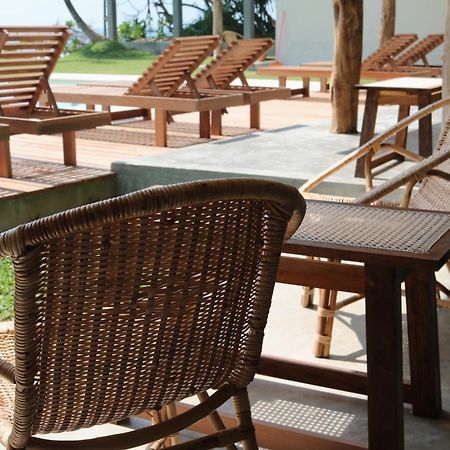 Hotel Swell Shacks Matara Esterno foto