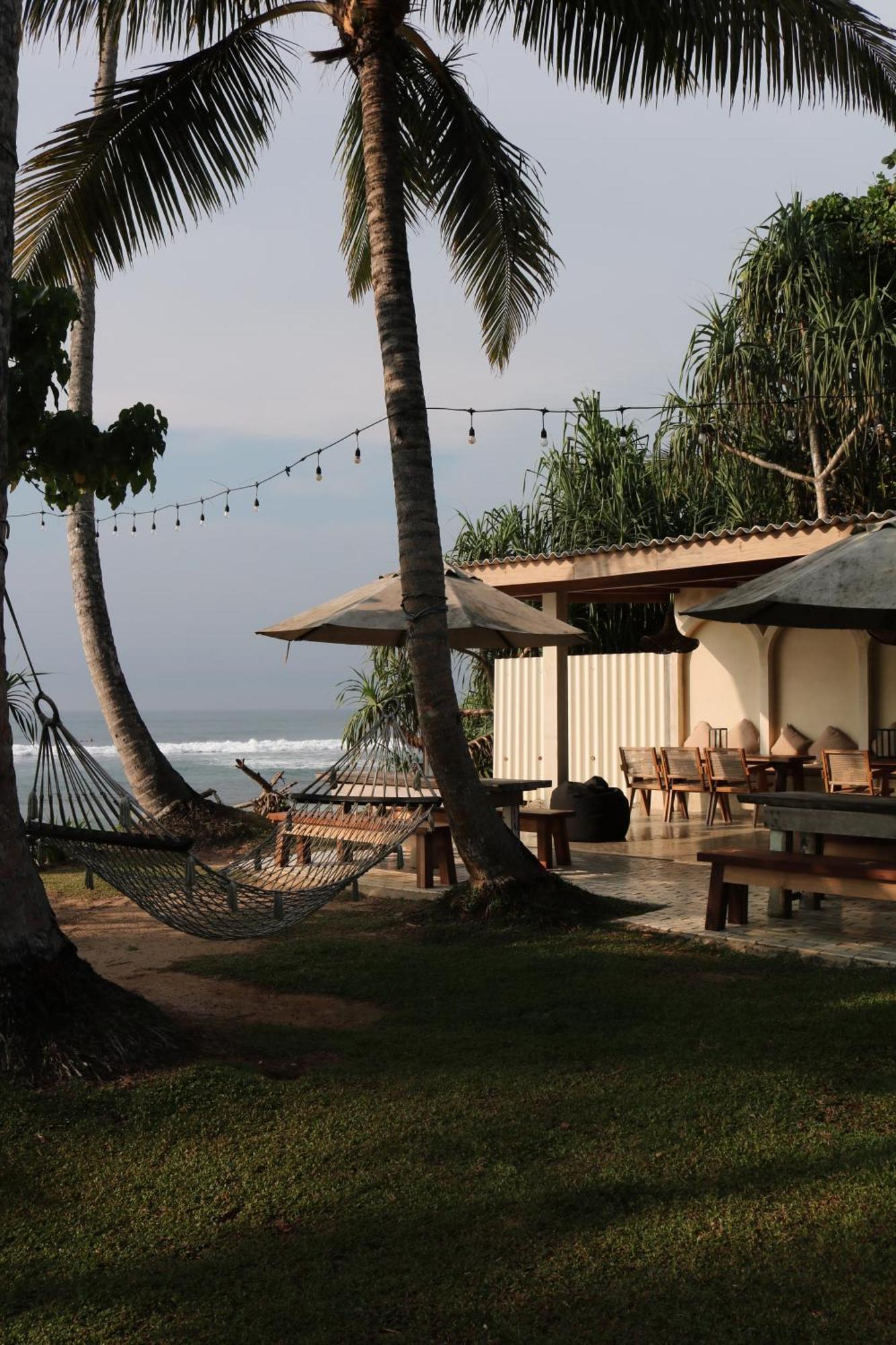 Hotel Swell Shacks Matara Esterno foto